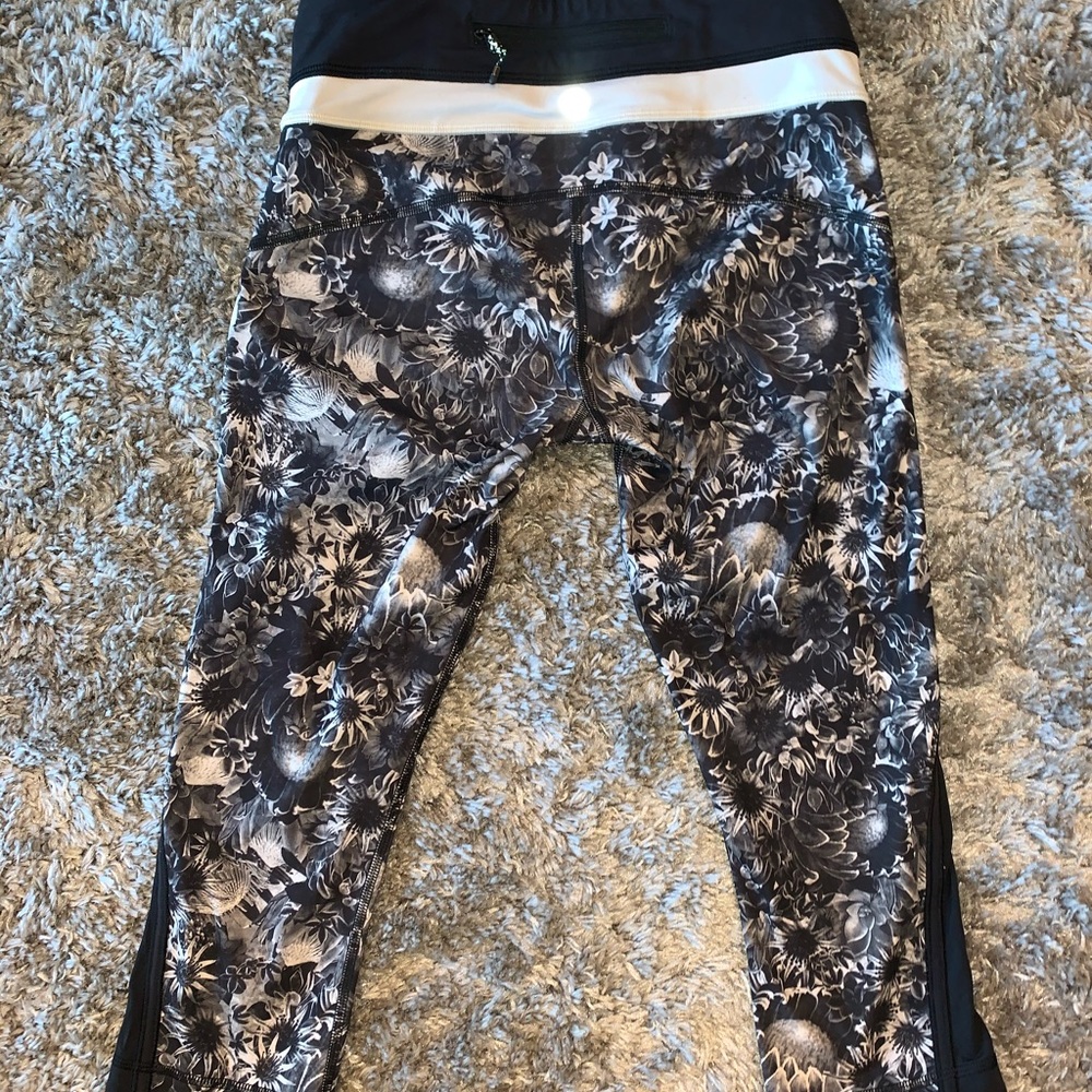 Floral Lululemon crop leggings size 4 - Picture 1 of 7